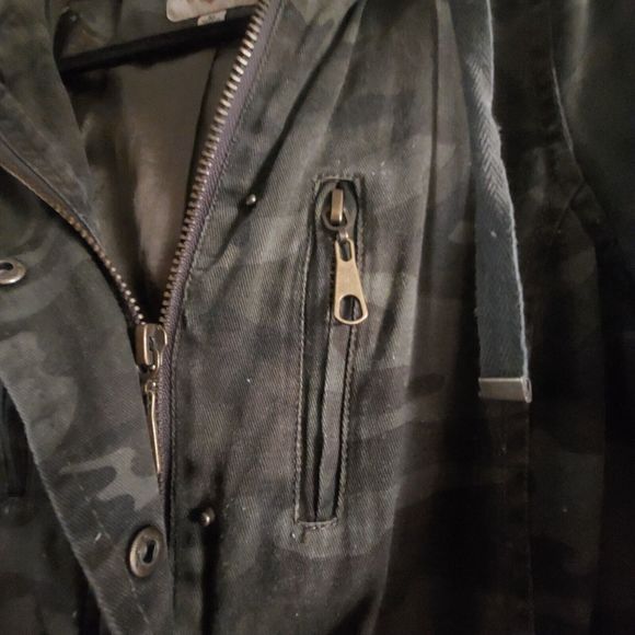 Zenana Outfitters  Jacket  Camouflage  Women's Size M,Pockers, Hoodie,17 Inch Of - Picture 8 of 16